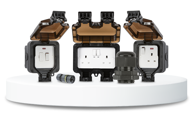 WEATHERPROOF<br><strong class="font-weight-bold">RANGE</strong>