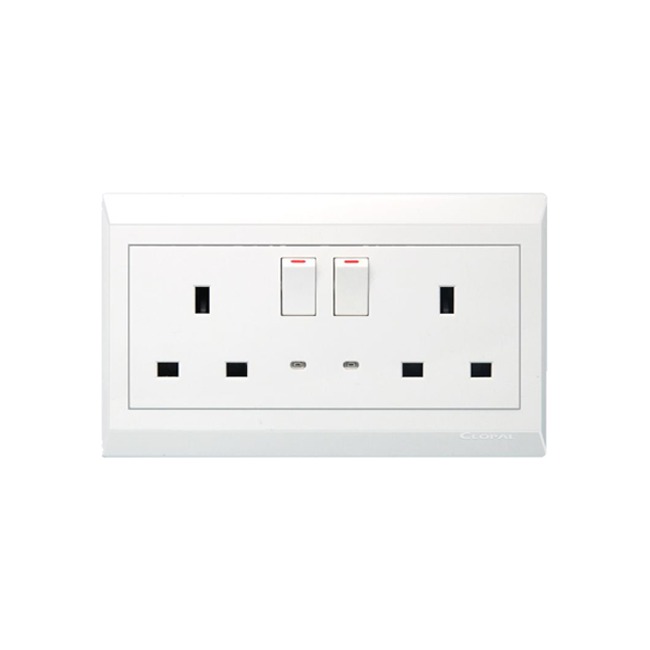 white-moulded-sockets-and-switches